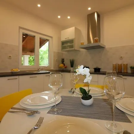 Holiday home Melisa Mit Pool In
