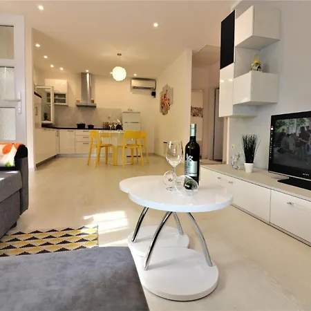 Holiday home Melisa Mit Pool In *