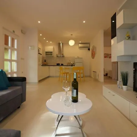 Holiday home Melisa Mit Pool In *
